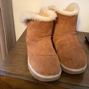UGG BOOTS